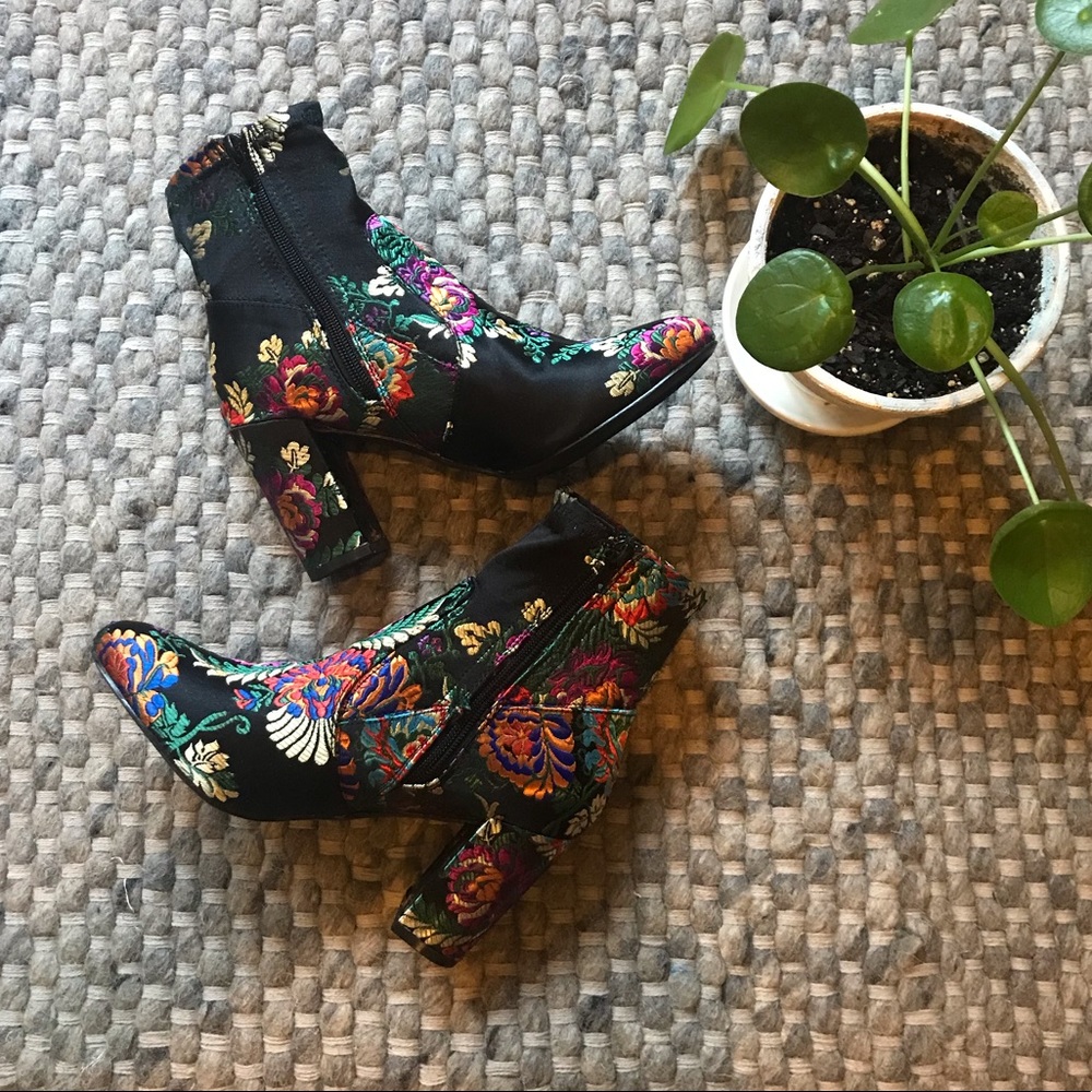 Steve Madden Emison Black Floral Booties